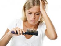 Tại sao phụ nữ sau sinh rụng nhiều tóc – Nguyên nhân bạn nên biết