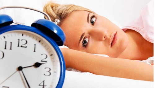 Thiếu canxi cũng gây ra chứng mất ngủ, nên người già thường ngủ không ngon khi về đêm và thường dậy sớm 