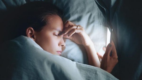 Sử dụng điện thoại làm rối loạn giấc ngủ.